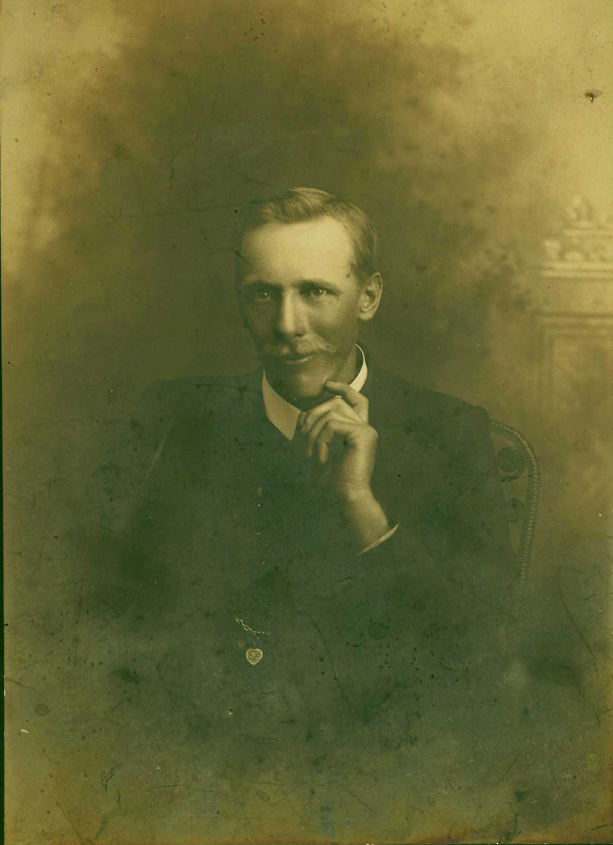 Photo of photos/Kenneth Dabinett McLennan portrait